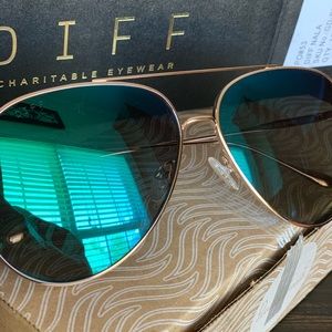Diff Sunglasses NWT ****